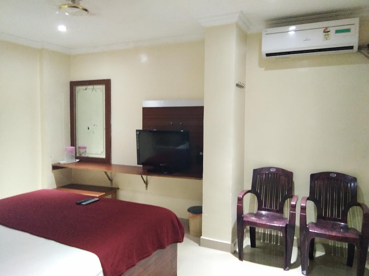 Hotel Adarsh Residency Tirupati Eksteriør billede