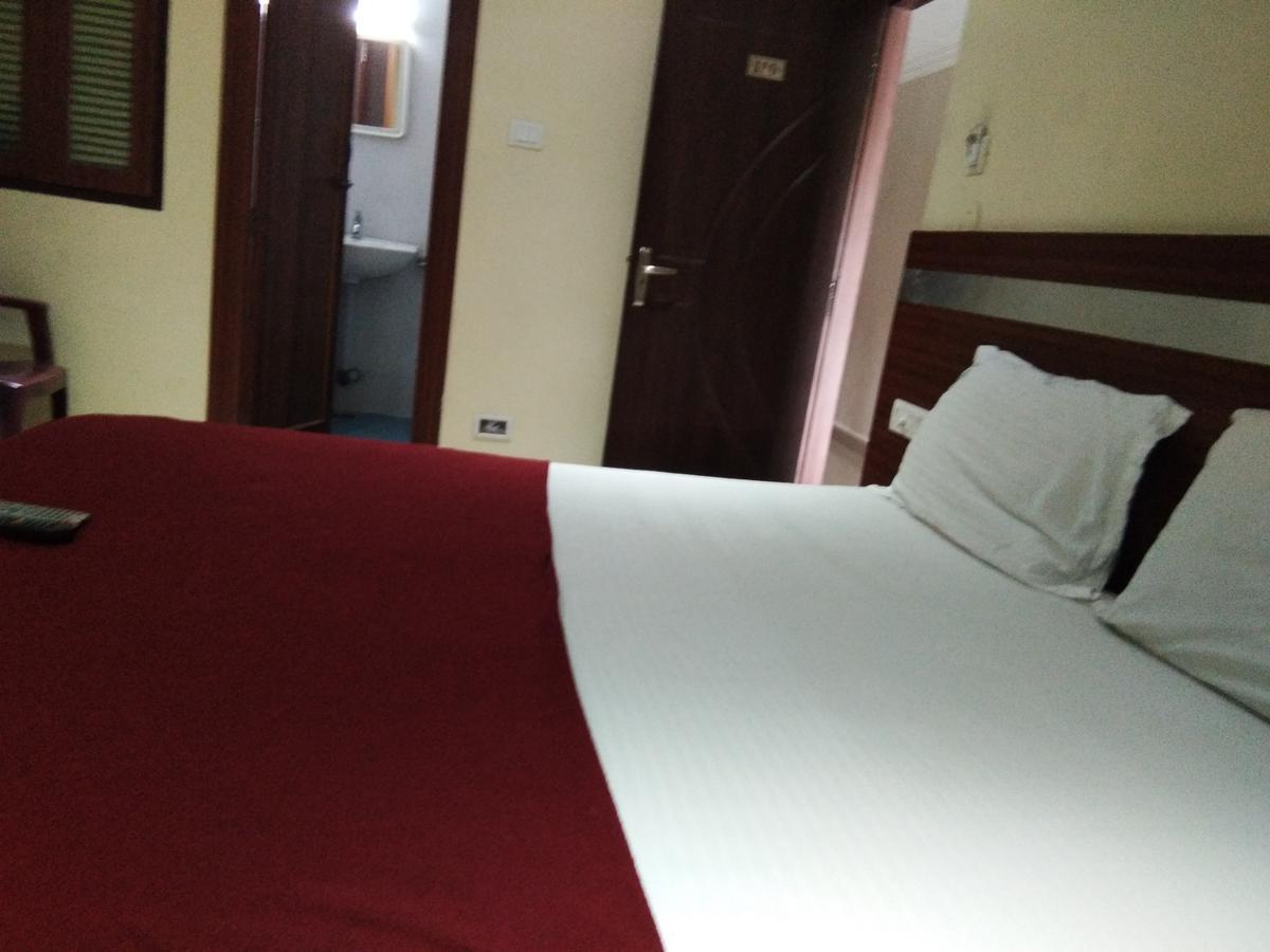 Hotel Adarsh Residency Tirupati Eksteriør billede