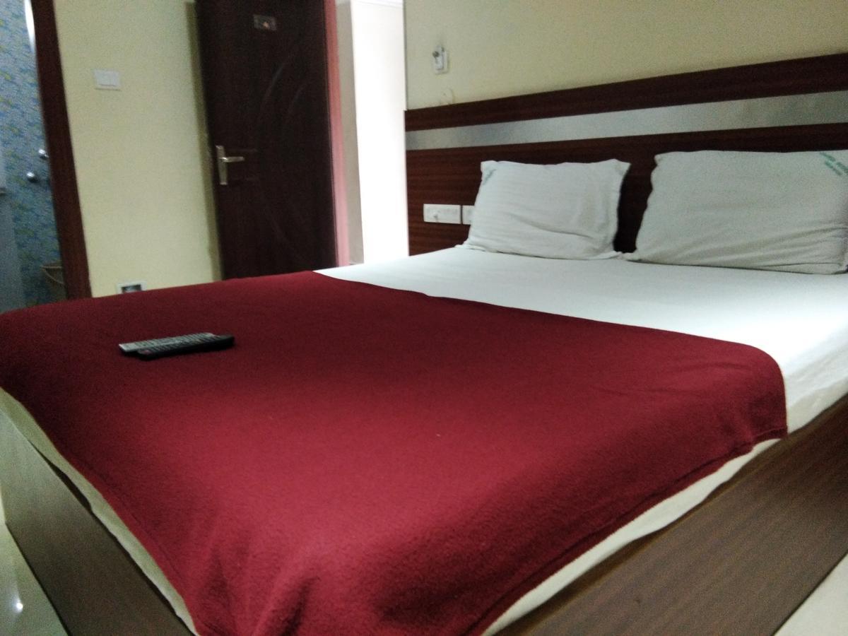 Hotel Adarsh Residency Tirupati Eksteriør billede